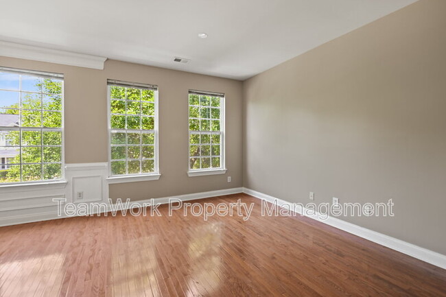 Building Photo - 9034 Parlor Dr