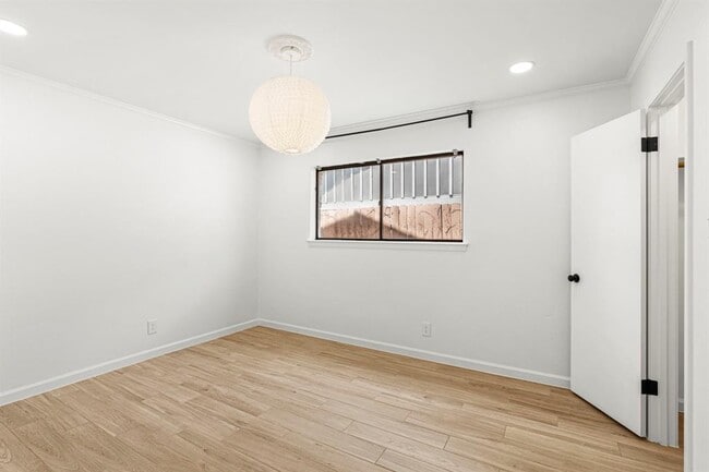 Building Photo - 2404 Coral Ridge Cir
