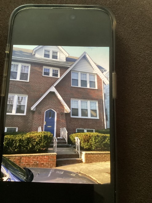 Building Photo - 96 Schofield St