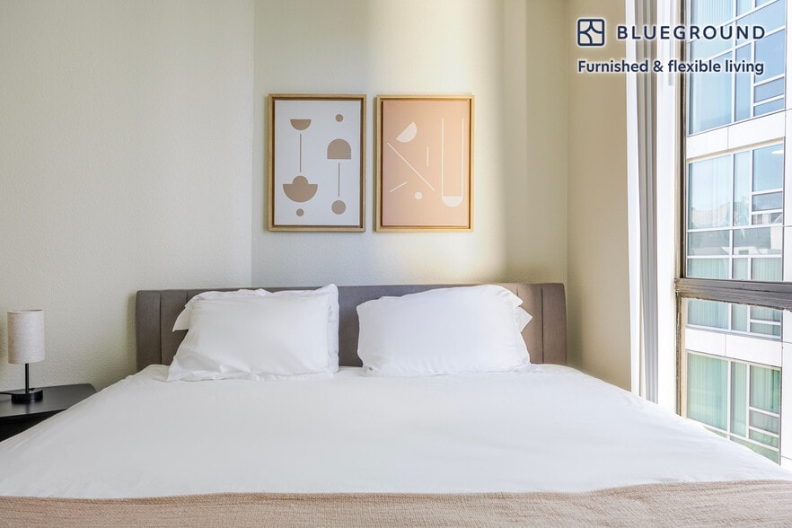 Building Photo - 747 Gayley Ave