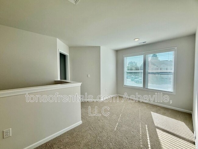 Building Photo - 216 Vly Breeze Rd