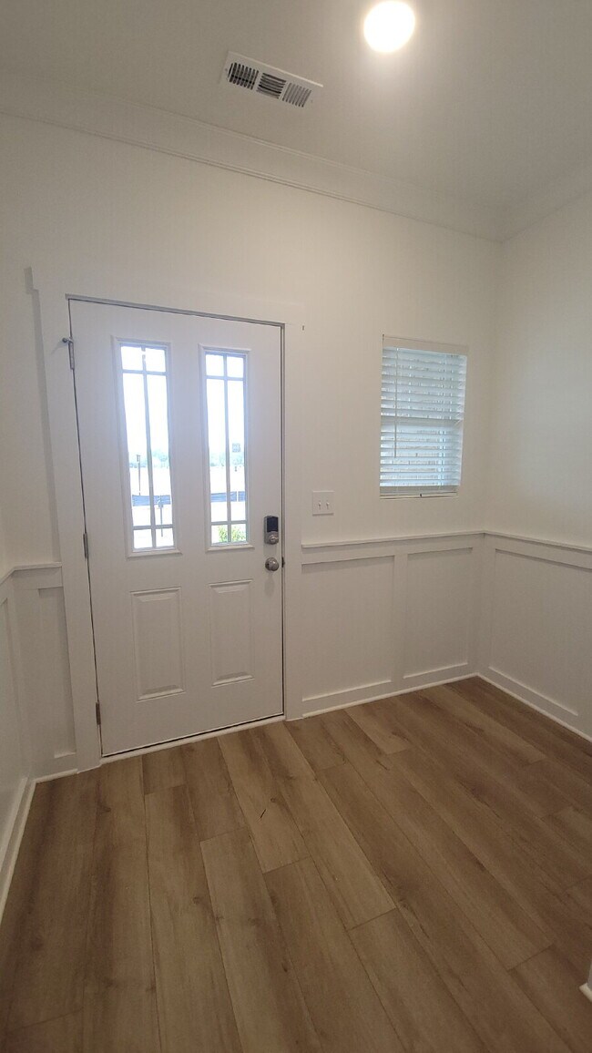 Building Photo - Section 8 Accepted!!! "Chic 3-Bed Oasis with Granite Elegance - 1720 Sq. Ft. in Huntsville!"