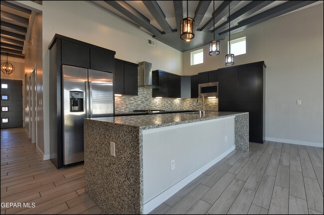 Building Photo - 12333 Desert Wolf Ave
