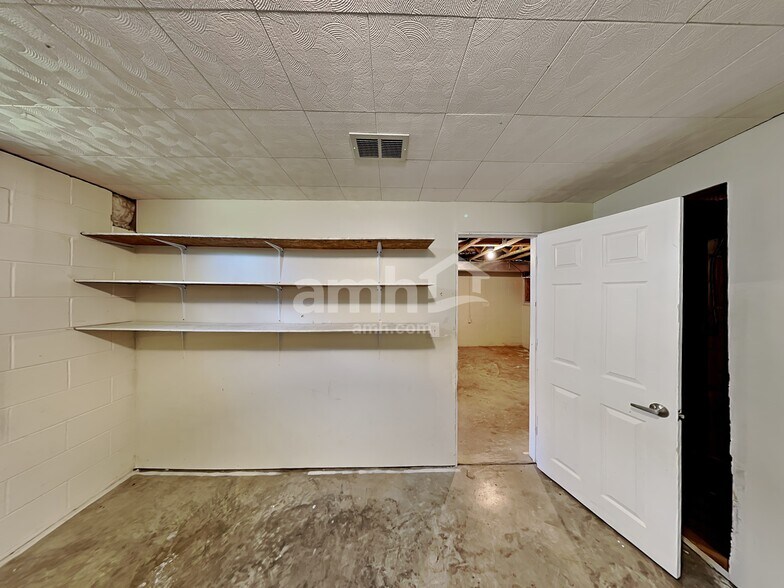 Building Photo - 5505 Dietrich Ave
