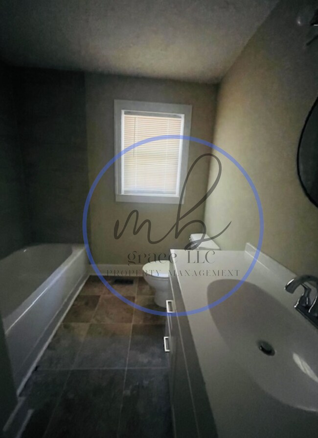 Building Photo - 422 Minter Dr