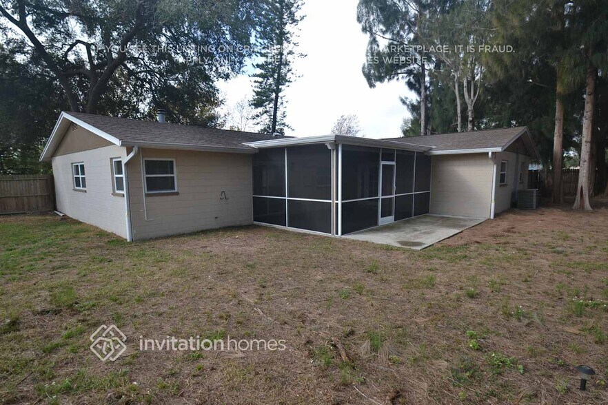 Building Photo - 130 NE Madison Cir N