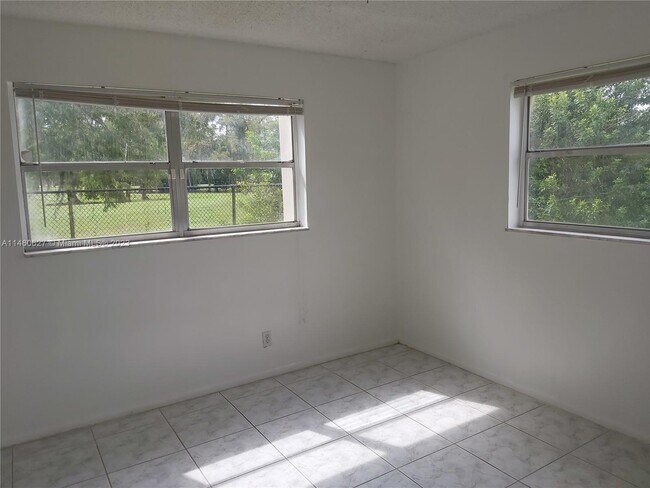 Building Photo - 8060 Fairview Dr