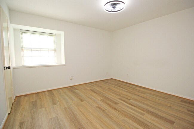 Building Photo - 1503 Cedar Cove St