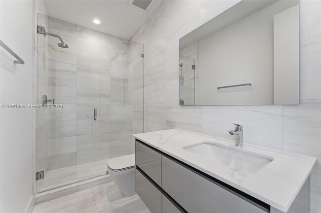 Building Photo - 2840 SW 32nd Ct