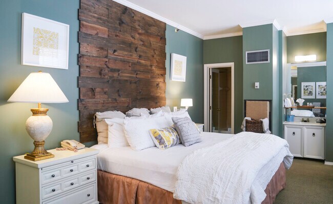 Executive King Bed - 101 N Jackson St