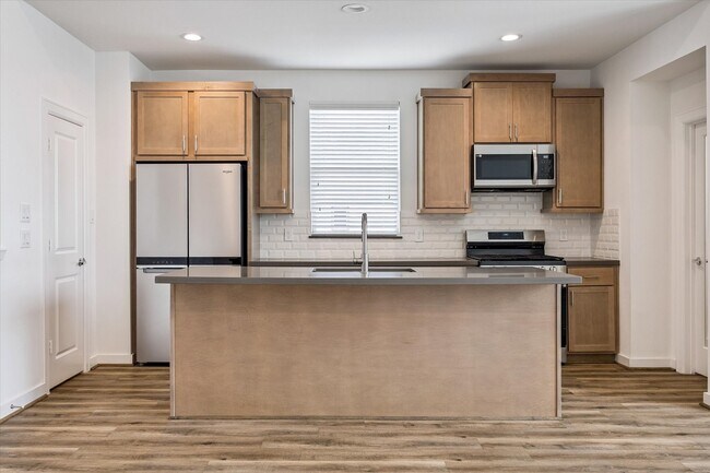 Building Photo - 1117 Highland Square Ln