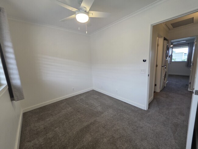 Building Photo - 350 Aoloa St