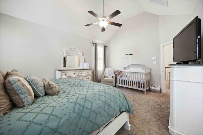 Building Photo - 323 Biltmore Loop