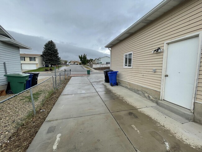 Building Photo - 6517 S Lotus Way