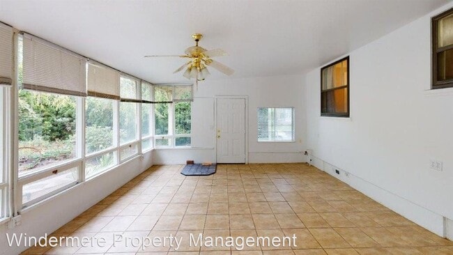 Building Photo - 3 br, 1.5 bath House - 217 Howard Street