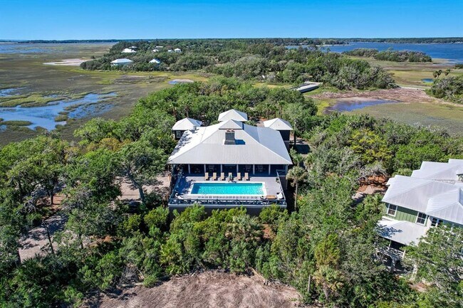 Building Photo - Luxury Living in exclusive and gated Oyste...