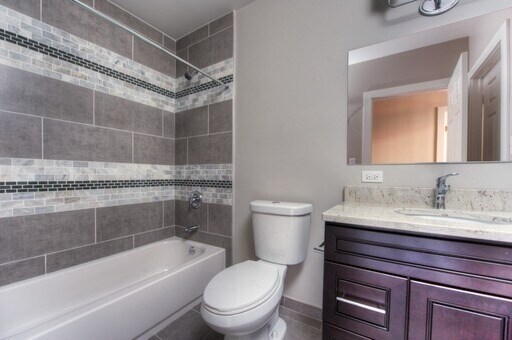 Building Photo - 4 Bedroom Apartment in River North - July 1st