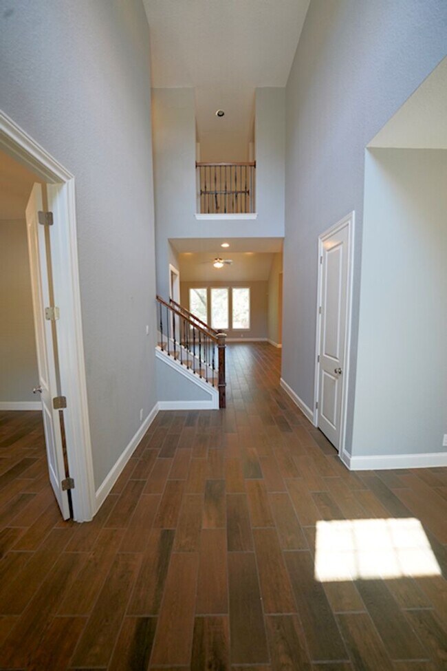Building Photo - Executive Style Rental Now Available in Bo...