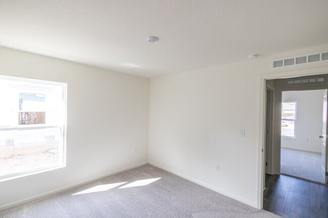 Building Photo - 664 Hillview Lp