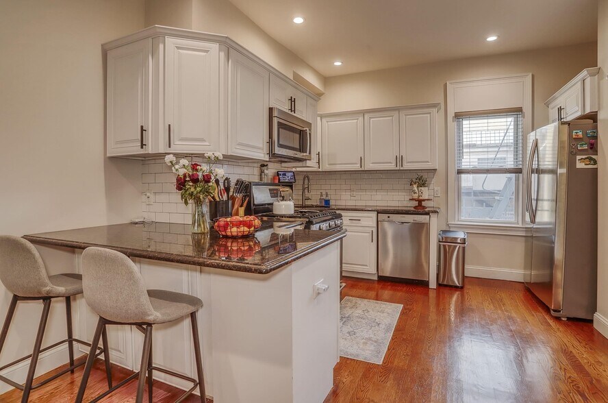 Building Photo - 403 Adams St