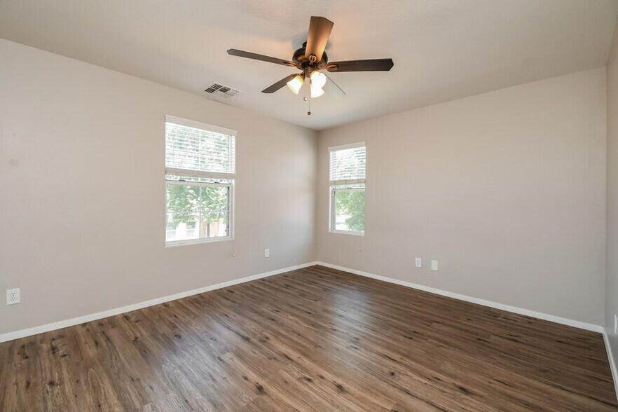 Building Photo - 4145 E Carla Vista Dr