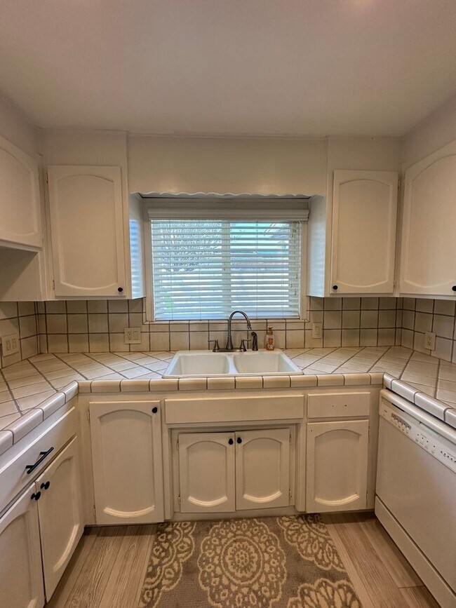 Building Photo - Wonderful Home For Rent!