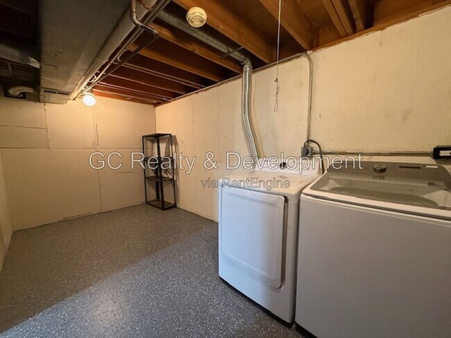 Building Photo - 280 Paddock Cir