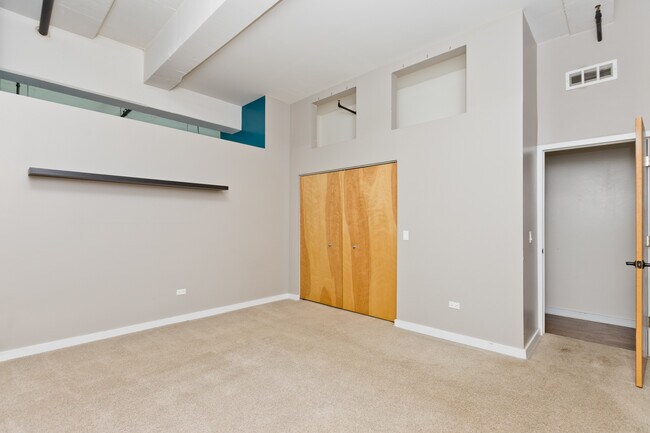 Building Photo - 1224 W Van Buren St