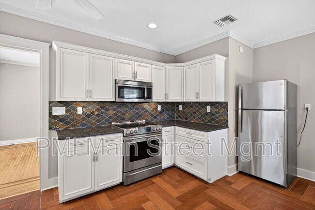 Building Photo - 829 N Hyer Ave