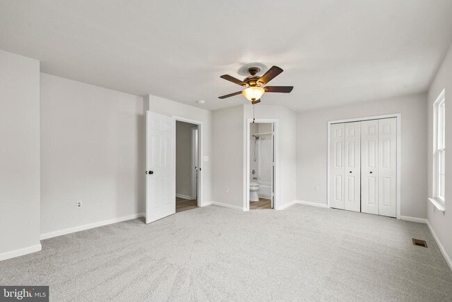 Building Photo - 306 Kings Crest Dr