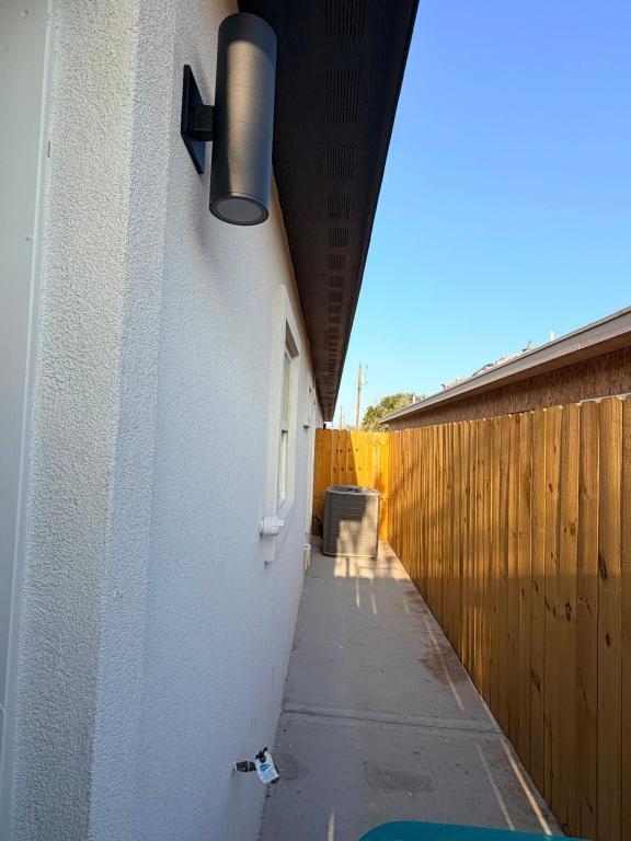 Building Photo - 3806 Rosewood Ln