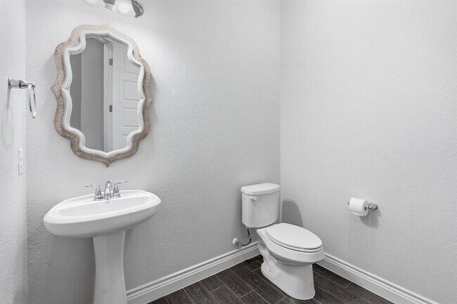 Building Photo - 468 Lloyd Ln