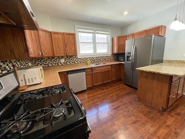 Building Photo - 7659 W Sunset Dr