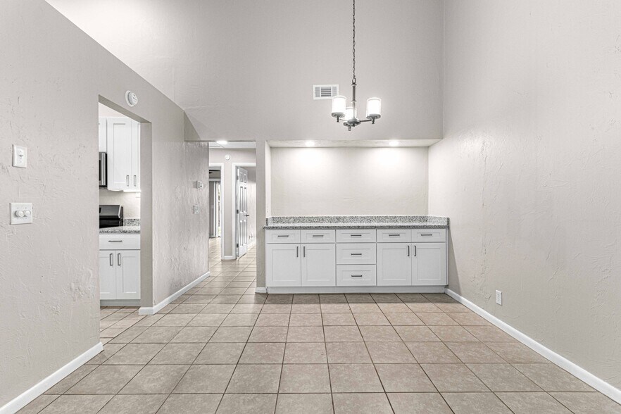 Building Photo - 4151 SE 22nd Ave