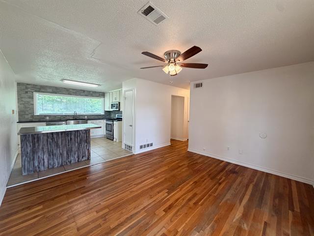 Building Photo - 1408 Nichols St