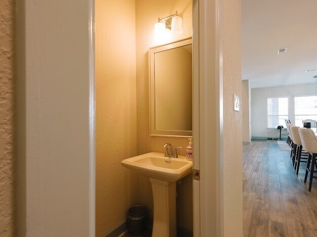 Building Photo - 5823 Ash Vly Dr