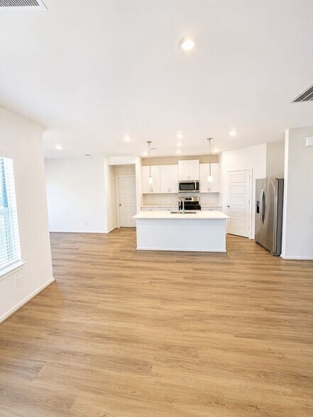Building Photo - 8210 Blackwell Cv Dr