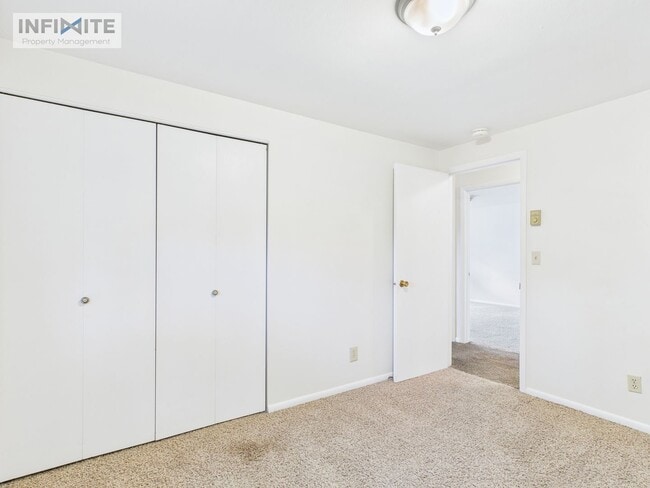 Building Photo - 3 Bedroom off East Valley Center!
