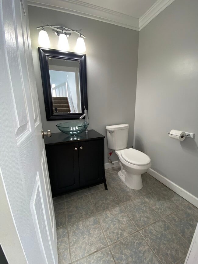 Building Photo - 2203 Rossiter Pkwy