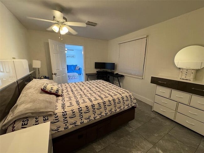 Building Photo - 1631 NE 32nd St