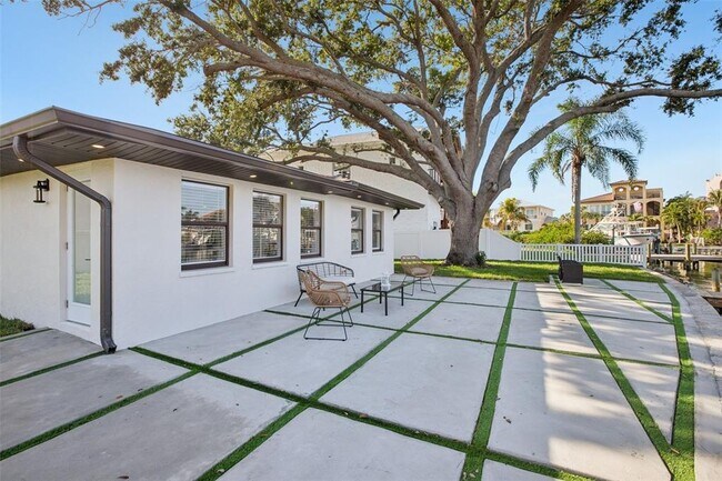 Building Photo - 1739 Bayou Grande Blvd NE