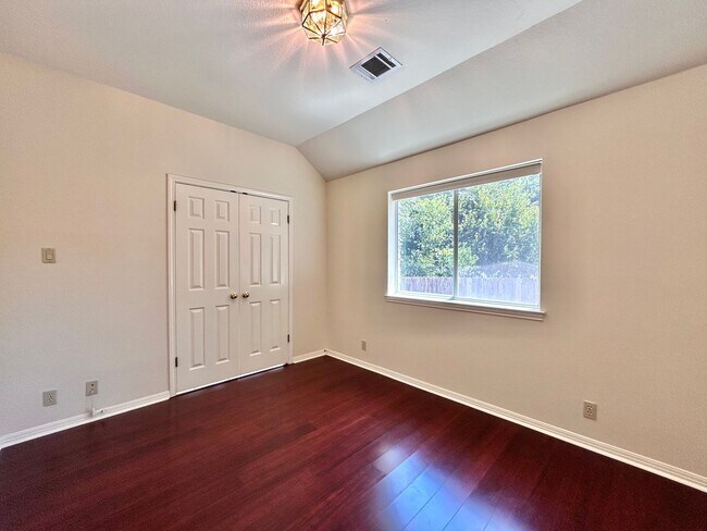 Building Photo - Beautiful 4 Bedroom, 2 Bathroom Home for R...