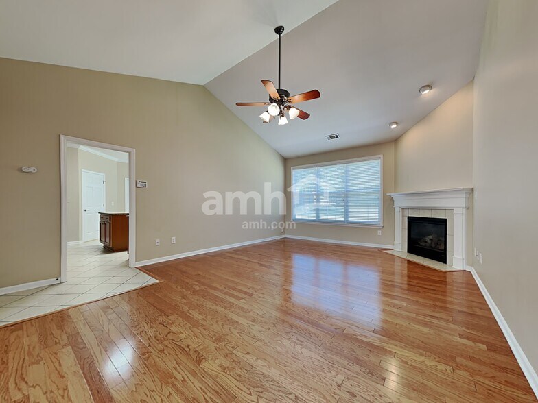 Building Photo - 1520 Paxton Dr
