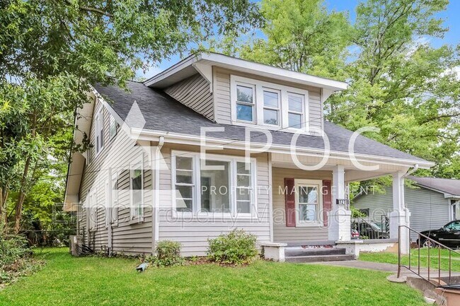 Building Photo - 1218 E Washington St