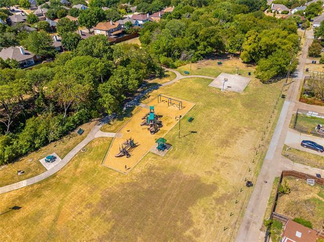 Building Photo - 8400 Willow Creek Dr