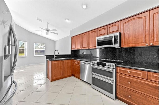 Building Photo - 14066 Glenlyon Ct