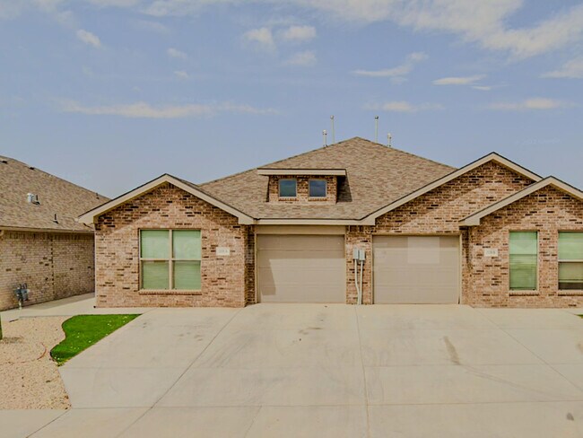 Primary Photo - 2139 N Texas Ave