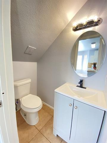 Building Photo - 4150 Briar Hill Dr