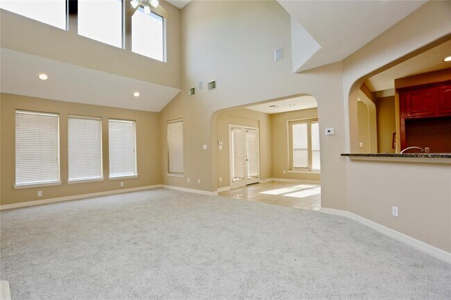 Building Photo - 14010 Norhill Pointe Dr