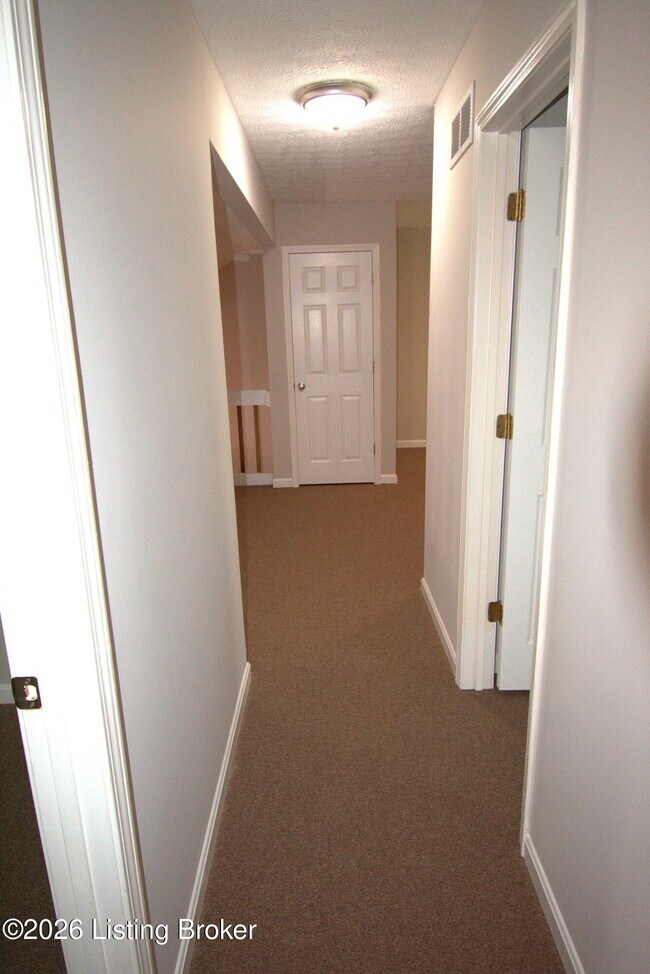 Building Photo - 10407 Pinoak View Dr